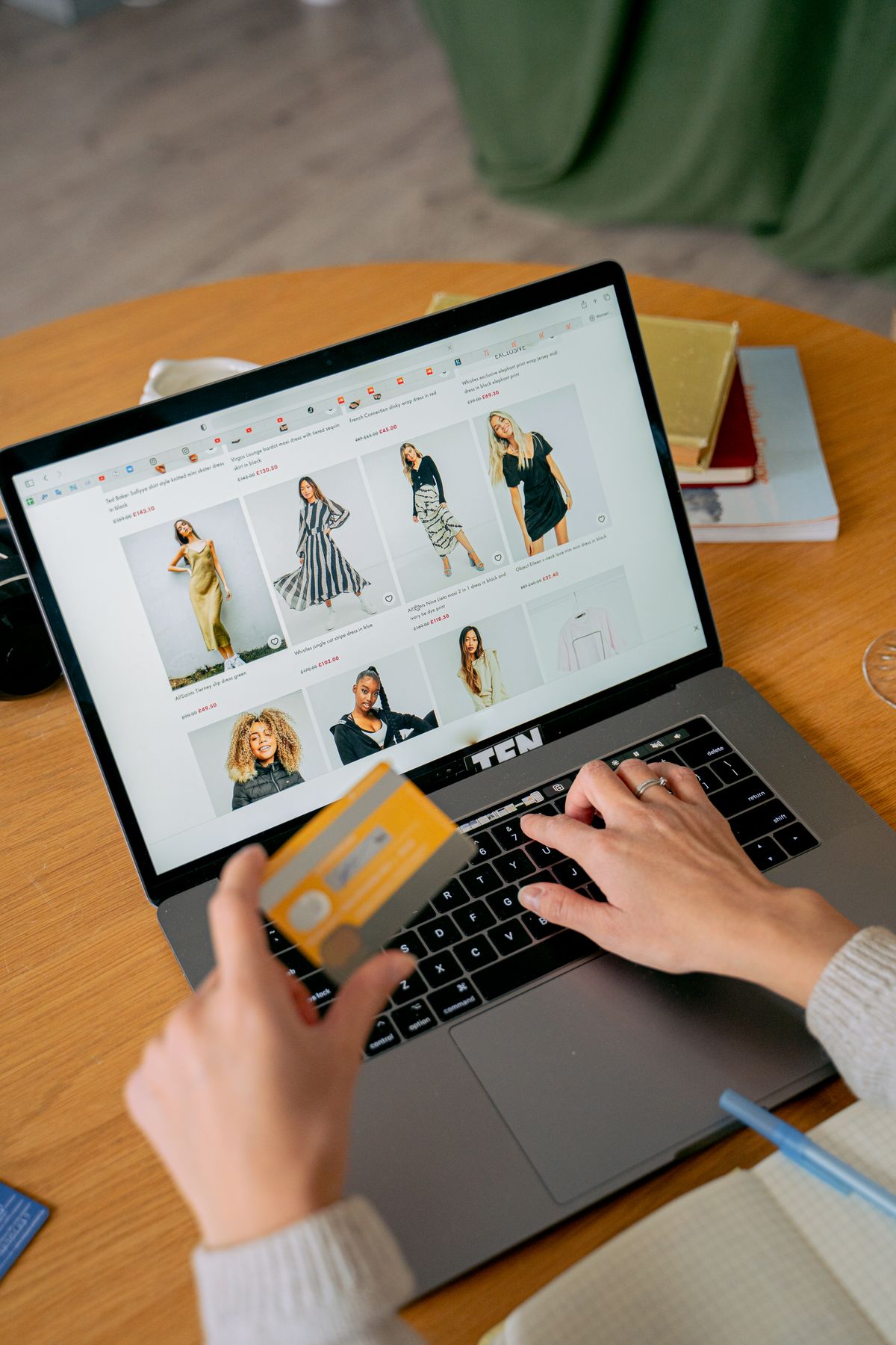 Achat en ligne sur ordinateur portable